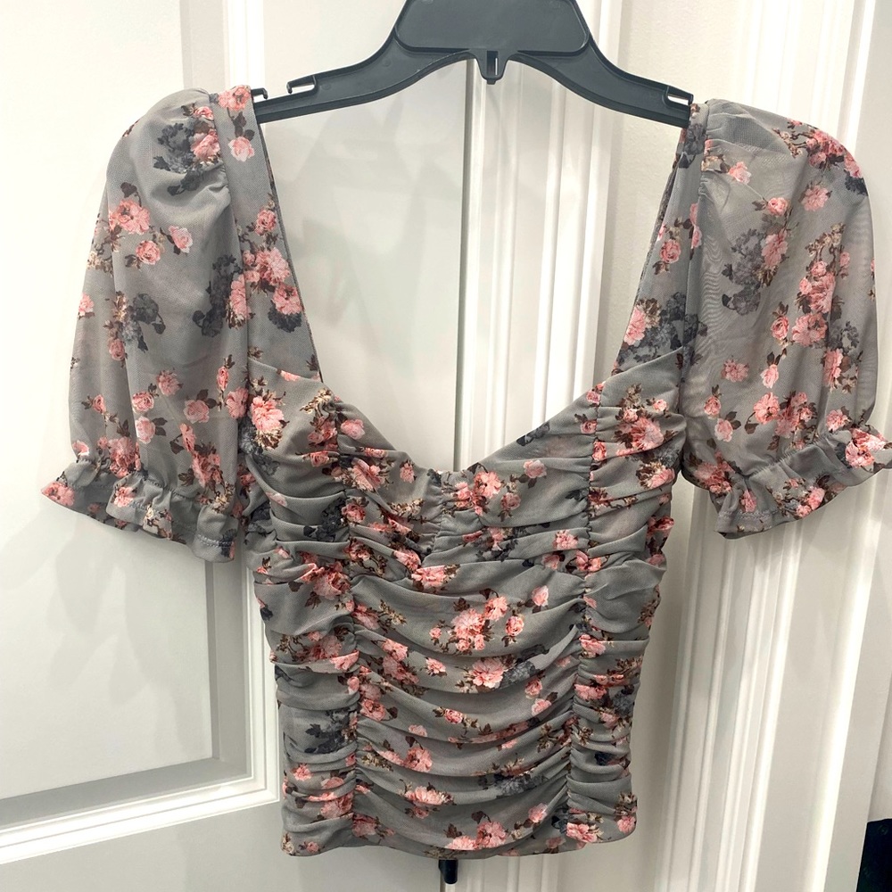 Floral ruched grey shirt with puffy sleeves.